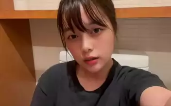 女生 pics Hot Schoolgirl Delivers Irresistible Blowjob Experience in POV