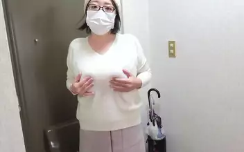 Seductive Oiled Japanese Beauty Teasing Her Soaked Pussy