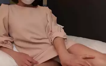 黑人 被调教 Seductive Short-Haired Asian in Boots Delivers Irresistible Handjob