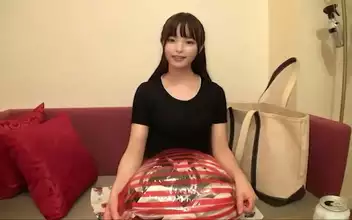 无套 Passionate Encounter Girl's Thirsty Mouth Craves Friend's Hard