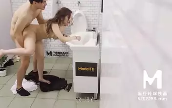 男女 Passionate Student and Professor's Secret Locker Room Desire