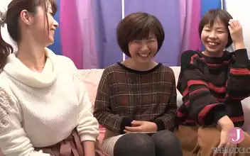 挺进 Japanese Beauty With Natural Pubes Gives Intense Blowjob