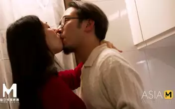 麻豆 Sex Crazed Babe Thrills Herself with Vibrating Toy